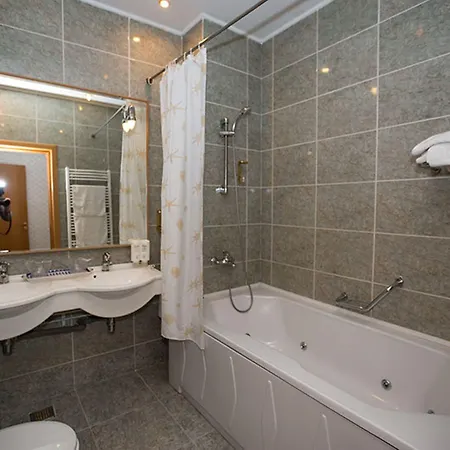 Queen Vera Hotel