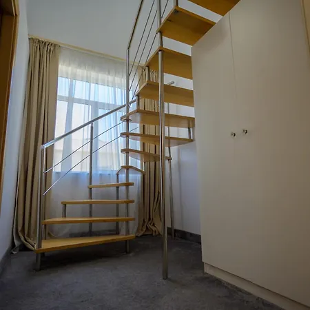 Queen Vera Hotel 3*