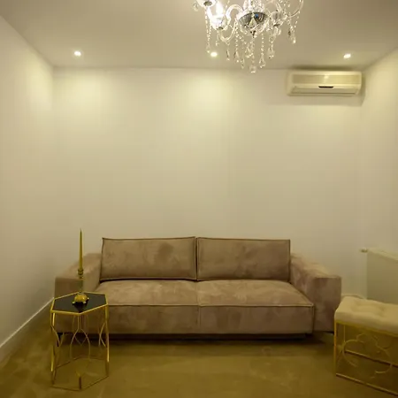 Queen Vera Hotel