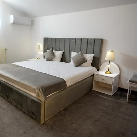 Hotel Queen Vera 3*