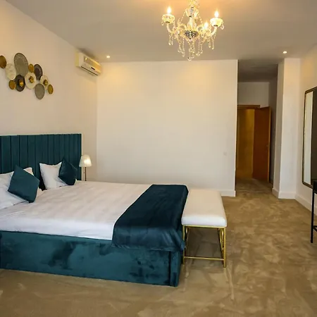 Queen Vera Hotel