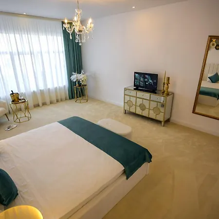 Queen Vera Hotel 3*