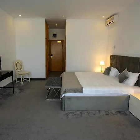 Hotel Queen Vera 3*