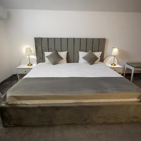 Hotel Queen Vera Mamaia