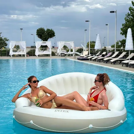 Queen Vera Hotel Mamaia
