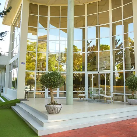 Hotel Queen Vera Mamaia