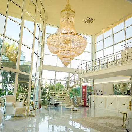 Queen Vera 酒店 3*