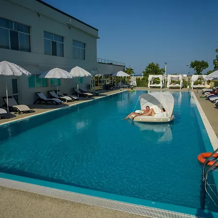 Queen Vera Hotel
