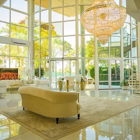 Hotell Queen Vera Mamaia