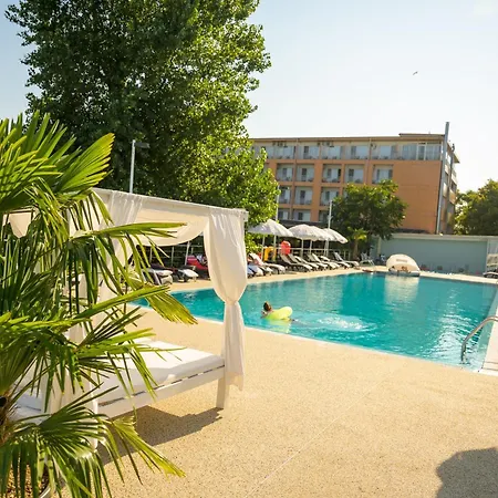 Queen Vera Hotell 3*