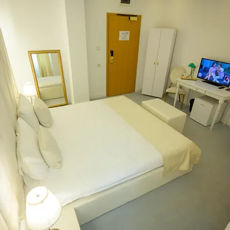 Hotel Queen Vera Mamaia