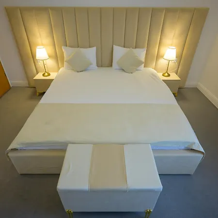 Queen Vera Hotel