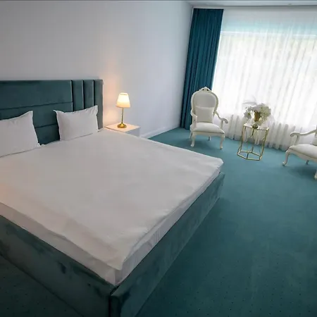 Queen Vera Hotel 3*