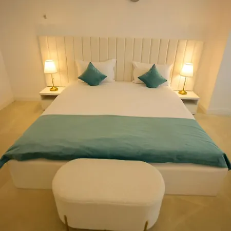 Hotel Queen Vera Mamaia