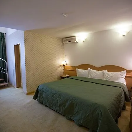 Hotell Queen Vera Mamaia