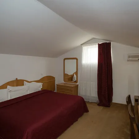Hotel Queen Vera 3*