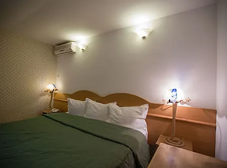 Hotel Queen Vera 3*