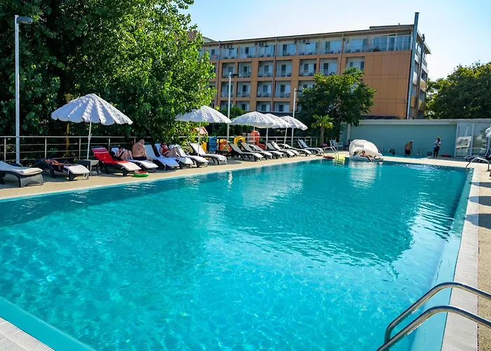 Hotel Queen Vera Mamaia