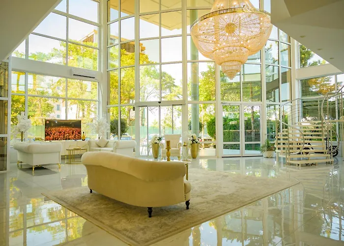 Hotel Queen Vera Mamaia