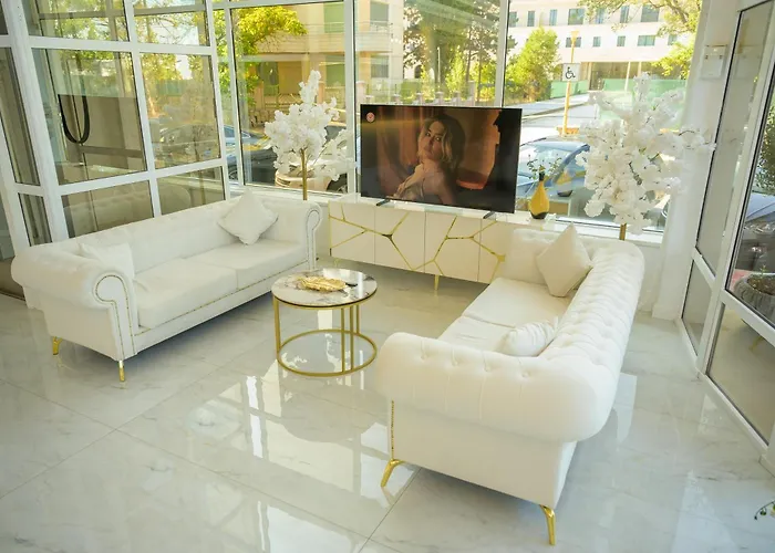 Hotel Queen Vera Mamaia