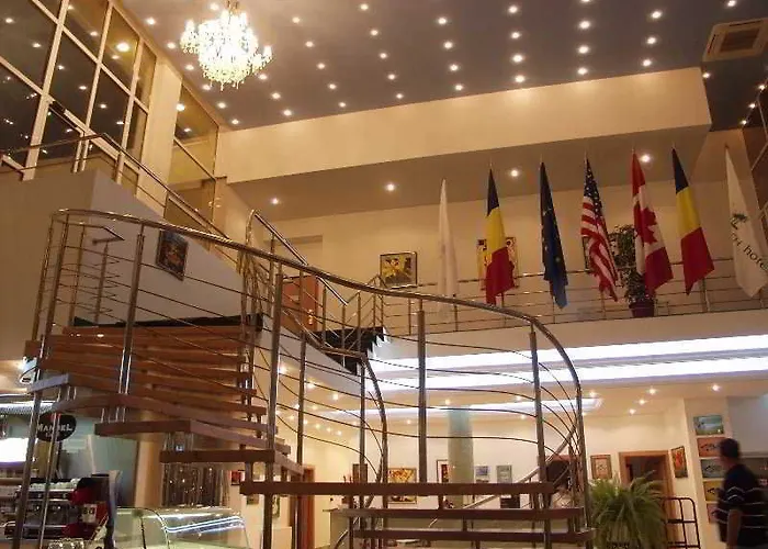 Hotel Queen Vera Mamaia